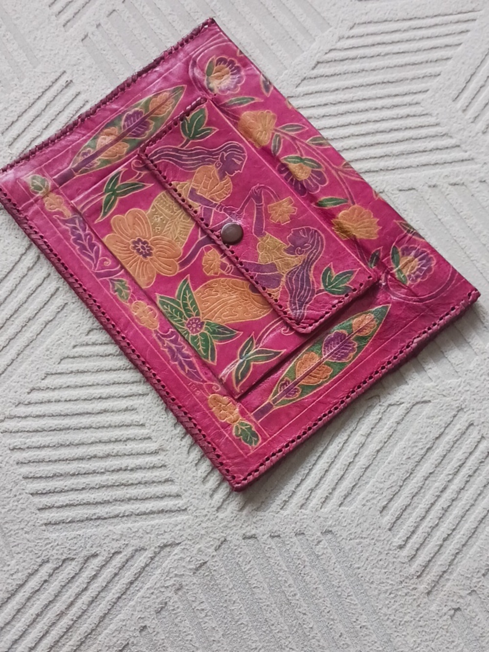 Vintage Handcrafted Floral Embossed Leather Wallet - Purple